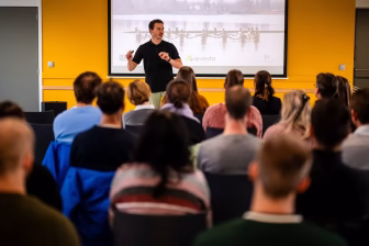 NLP trainer geeft les