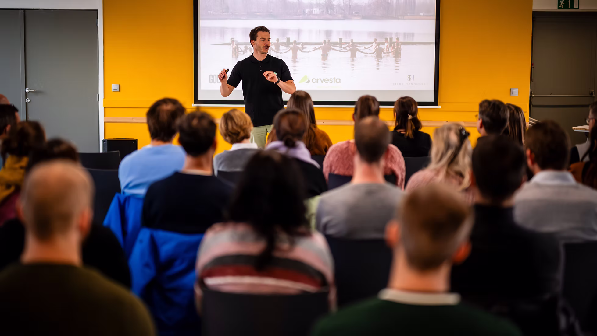 NLP trainer geeft les